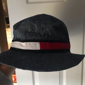 Tommy Hilfiger bucket hat